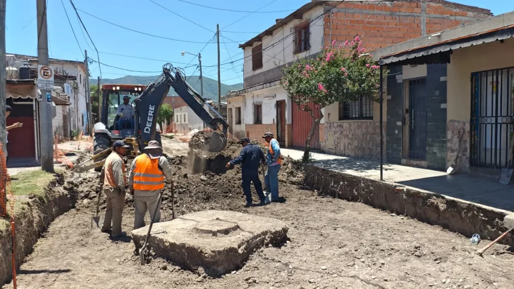 El municipio avanza con obras de hormigón para mejorar la circulación y la seguridad vial en Villa María Esther