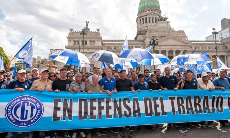 LA CGT PARALIZA EL PAÍS Y LOS GREMIOS DUROS SE MOVILIZAN AL CONGRESO