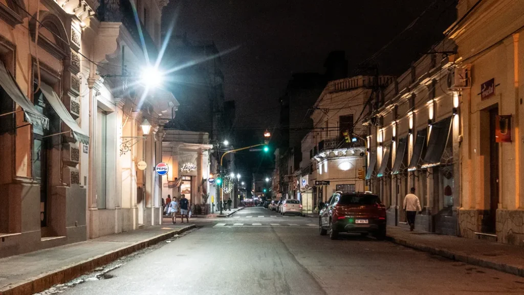 LA MUNICIPALIDAD INICIA UN PLAN PARA MEJORAR LA ILUMINACIÓN EN SECTORES OSCUROS DEL MACROCENTRO