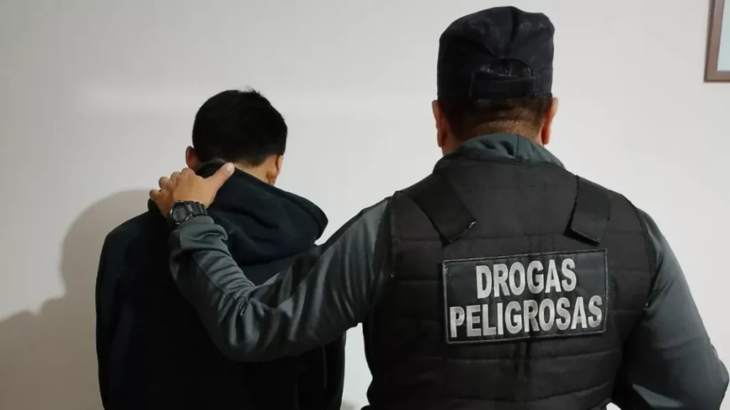 Denuncias Web: detenidos y secuestro de más de 350 dosis de droga en Las Lajitas