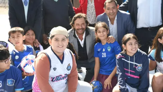 Sáenz inauguró un playón deportivo en Coronel Moldes