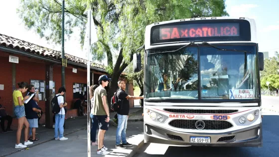 Educación confirmó el regreso al horario habitual de clases tras la normalización del transporte