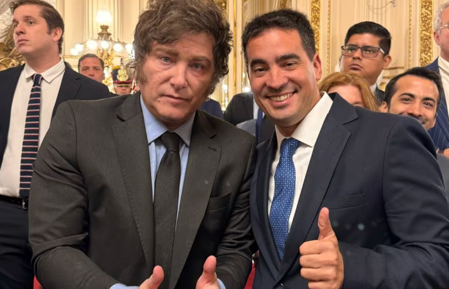 FIN!!! Milei nombró nuevo vocero de urgencia para intentar salvar a un Adorni