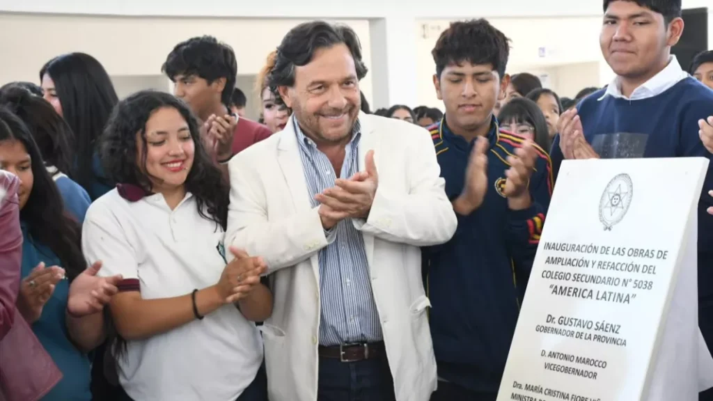 Sáenz inauguró la ampliación del Colegio América Latina de Villa Lavalle