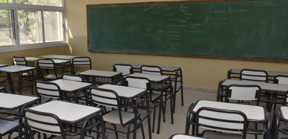 Acusaron a un profesor por acoso a cuatro alumnas menores de edad